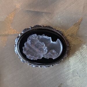 Vintage Clear & Black Cameo Set In Ornate Silvertone Frame Brooch